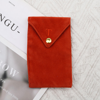 Pochette en microfibre suédée orange avec bouton pression et logo brodé personnalisé pour emballage cadeau de parfum, lunettes, bijoux