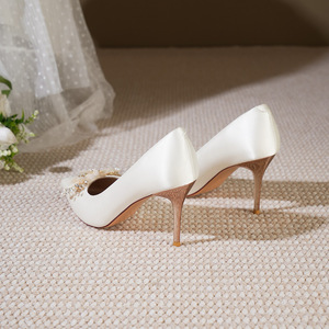 Escarpins de mariée tendance en satin uni, à bout pointu, talon aiguille, décor floral, chaussures de mariage à talon haut 6681-30B - Product Image 4
