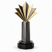 Trophée en aluminium avec deux tiges argentées torsadées sous un losange doré, imprimé UV, écologique, pour récompenses