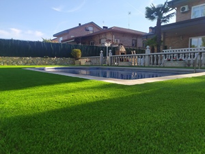 Gazon artificiel de haute qualité et durable de 50 mm pour terrains de football, respectueux de l'environnement et à faibles coûts d'entretien - Product Image 3