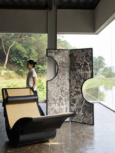 Paravent <span class=keywords><strong>Renai</strong></span> à broderie double face 'Ruyi Castle' en bois massif ajouré, pour séparation d'espace domestique, salon, salle de thé chinoise, entrée - Product Image 1