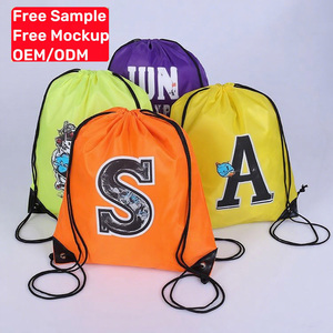 กระเป๋าเป้สะพายหลังโพลีเอสเตอร์พิมพ์ลายตัวอักษรพร้อมสายปรับได้กระเป๋าไปยิมน้ำหนักเบาสำหรับการเดินทางไปโรงเรียนและกีฬา - Product Image 1