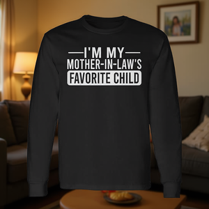 Camiseta de manga larga con diseño de "Soy el niño favorito de mi suegra", humor familiar - Product Image 3