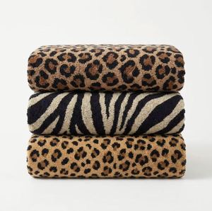 Toallas de Playa Personalizadas con Estampado a Color, de Algodón de Alta Calidad, con Rayas Negras, Grises y Blancas - Product Image 2