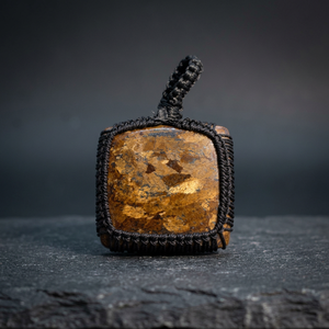 Collier pendentif carré en bronzite naturelle, cordon en macramé, bijou bohème en pierre de guérison en cristal - Product Image 3
