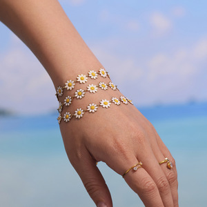 Bonito Collar de Verano Largo con Colgante de Margarita, Gargantilla de Flores de Moda 2025 para Mujer, de Acero Inoxidable con Incrustaciones de <span class=keywords><strong>Uñas</strong></span> - Product Image 2