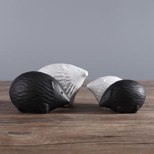 Nuove Statuette di Animali in Ceramica Smaltata Fatte a Mano, Decorazione per la Casa, Ornamento da Scrivania, <span class=keywords><strong>Riccio</strong></span> <span class=keywords><strong>Bianco</strong></span> e Nero - Product Image 1