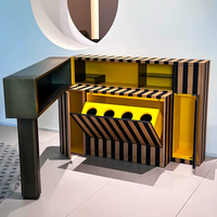 Meuble de bar pliable de luxe postmoderne à rayures FENDY, armoire à vin en bois multi-compartiments avec tiroirs cachés pour bar à domicile