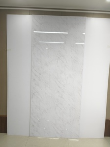 Panneau mural de douche en PVC effet marbre Carrera 1/1,2 m, qualité supérieure, imperméable, finition UV, panneau décoratif pour salle de bain - Product Image 4