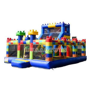 Scivolo Gonfiabile Commerciale a Secco Colorato a Blocchi per Esterni per Bambini Certificato CE 8-15 Posti 7x5m - Product Image 1