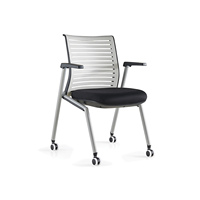 Chaise de formation ergonomique pliable en gros avec tablette d'écriture et roulettes silencieuses pour salle de classe et salle de conférence