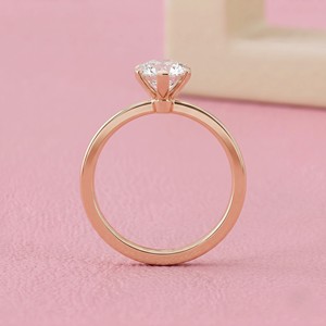 Anillo de Compromiso Solitario con Diamante en Forma de Corazón y Banda Clásica de Oro Sólido de 3 Puntas para Joyería Fina Nupcial Elegante - Product Image 3