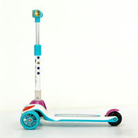 Trottinette à trois roues en plastique pour enfants, avec musique et éclairage, pliable, hauteur réglable, design cool, utilisation en extérieur, puissante