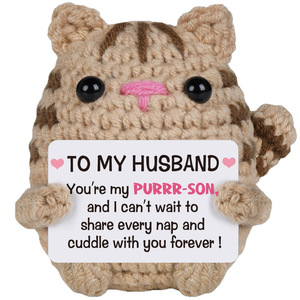 Peluche de Tiburón Rayado Marrón Beige Hecho a Mano con Ganchillo, Regalo con Mensaje para Esposa, Hermana, Amiga, Colección de Aniversario - Product Image 5