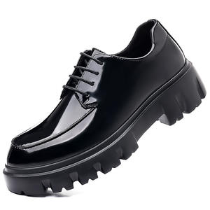 Robe noire en caoutchouc EVA à deux couches en cuir de vachette 38-44 avec pointe en <span class=keywords><strong>or</strong></span> <span class=keywords><strong>or</strong></span> <span class=keywords><strong>lion</strong></span> tête orteil mariage chaussures en cuir pour hommes - Product Image 1