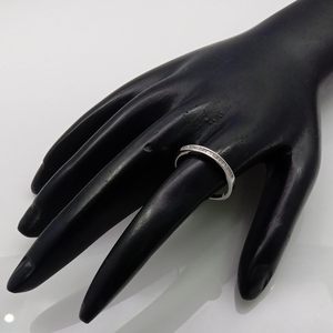 Anillo de compromiso de plata de ley 925 con diamante talla princesa Jewelspaark de 0.23 quilates para mujer - Product Image 4