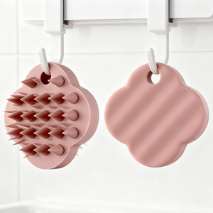 高品質で可愛い猫の爪型の柔らかいシリコン製のもつれ解消ヘアブラシ、頭皮マッサージスクラバー、シャンプーケア用クッション付き - Product Image 1