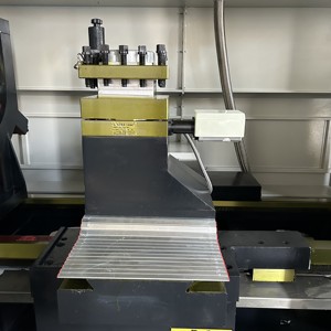 Shenzhong <span class=keywords><strong>CNC</strong></span> <span class=keywords><strong>Lathe</strong></span> với thủy lực <span class=keywords><strong>Chuck</strong></span> 1250mm Swing trên giường ck61125 755mm hướng dẫn đường sắt GSK/knd/Siemens hệ thống - Product Image 3