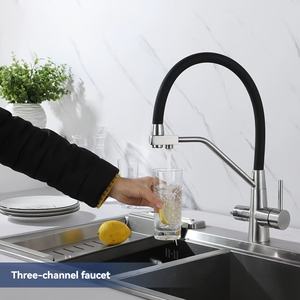 <span class=keywords><strong>Grifo</strong></span> de cocina extraíble de 3 rociadores <span class=keywords><strong>con</strong></span> <span class=keywords><strong>grifo</strong></span> de latón de un solo orificio giratorio de 360 grados para fregadero de cocina para hoteles a precios bajos - Product Image 1