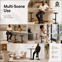 Tabouret de bar minimaliste en fer thermolaqué avec assise ronde mate, pied unique et repose-pieds incurvé, base circulaire plate