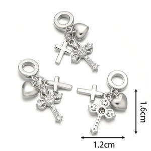 CZ9362 Breloques pendantes triple double plaqué or 18 carats et argent, pavé de zircone cubique, motif main de Hamsa, gouvernail et croix cœur, pour la fabrication de bijoux - Product Image 6