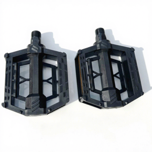 Pedales de Bicicleta de Montaña de Plástico Negros Antideslizantes con Eje de Acero para Bicicletas de Montaña - Product Image 1