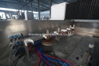 Machine de fraisage CNC multifonction pour verre, idéale pour la fabrication de portes sans cadre, d'écrans de douche et de verre marin, avec fonctions de perçage, fraisage et polissage des bords.