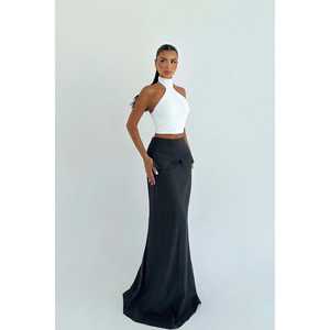 Jupe portefeuille formelle grande taille Grey Benson en cuir véritable et élasthanne, taille empire avec logo XS imprimé naturellement sur la taille - Product Image 4