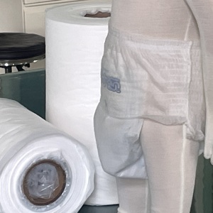 Produk penjualan paling laris 15GSM lebar 225MM SMS tidak ditenun tidur di kaki malam manset hidrofobik gulungan non-tenunan