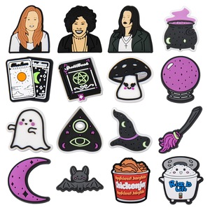Breloques de sabot en PVC personnalisées sur le thème d'horreur d'Halloween, inspirées des personnages d'Anime (Sally, <span class=keywords><strong>Jack</strong></span>, <span class=keywords><strong>Killer</strong></span>, Scream) et du film 'Nightmare Before Christmas', avec boucle décorative - Product Image 1