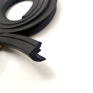 Profilo personalizzato EPDM schiuma estrusione a forma di L in schiuma a tenuta <span class=keywords><strong>stagna</strong></span> strisce di tenuta resistente - Product Image 4