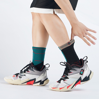Chaussettes de sport personnalisées en éponge de basket-ball colorées graphiques de haute qualité