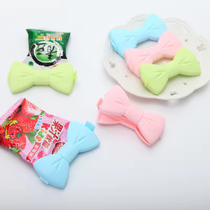 Clips de fermeture en plastique avec logo personnalisé Clips d'étanchéité pour sacs à collation et aliments Pinces d'étanchéité pour sacs en plastique - Product Image 1