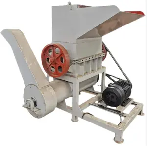 Fully automatic labor-saving mini plastic crusher equipped with suction device