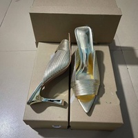 Nouvelles sandales d'été 2026 à talons hauts et bout ouvert pour femme, couleur or brillant, sexy, avec accessoires rayés pointus et aération arrière