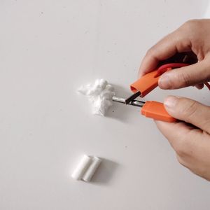 Allume-feu d'urgence léger jaune en fibre <span class=keywords><strong>de</strong></span> coton et bâton <span class=keywords><strong>de</strong></span> paraffine pour <span class=keywords><strong>survie</strong></span> et allumage extérieur - Product Image 1