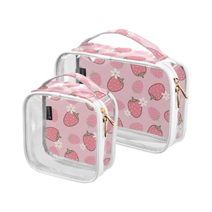Ensemble de deux trousses de maquillage transparentes rose fraise personnalisées, petite trousse de toilette à fermeture éclair en PVC pour femmes, sacs cosmétiques transparents - Product Image 1