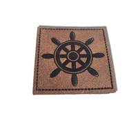 Les patchs en cuir personnalisés offrent une touche distincte à vos chapeaux, sacs et vestes en utilisant des motifs de gravure au laser avec précision.