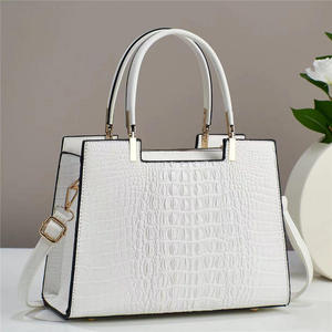 Sac à main fourre-tout en similicuir de qualité supérieure pour femme, avec deux anses à pompons, fermeture éclair, grande capacité, élégant, minimaliste et tendance - Product Image 4