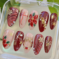 Lot de 24 faux ongles à presser, transfrontaliers, de Noël, en forme d'amande, avec fleurs 3D, flocons de neige plaqués or et nœuds, peints à la main, pré-dessinés, style mignon