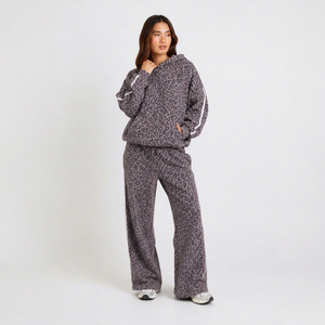Ensemble de survêtement 2 pièces pour femme, imprimé léopard graphite, sweat à capuche premium et pantalon large, style streetwear décontracté - Product Image 1