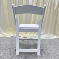 Chaise pliante en résine rembourrée blanche Wimbledon empilable pour mariage, événement, fête, banquet, extérieur – Vente en gros