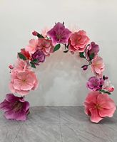 Arche de fleurs géante en organza rose rêveur, faite sur mesure, pour la décoration de cérémonie, de fête ou d'événement