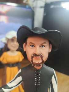 Statuetta personalizzata in argilla con immagine del personaggio per il suo anniversario - Product Image 4