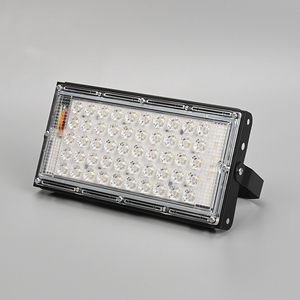 Projecteur solaire LED YIHAN 500W IP65 Lumière du jour 5000K COB Corps en aluminium Montage en surface Télécommande Garantie de 2 ans Éclairage - Product Image 6