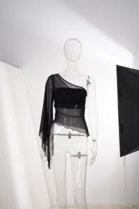 เสื้อครอปท็อปผู้หญิงแบบไหล่เดียว ผ้าตาข่ายบางเบา แขนยาวแบบไม่สมมาตร เซ็กซี่ ทรงเข้ารูป เหมาะสำหรับใส่ไปเที่ยวคลับ ปาร์ตี้ หรือใส่ลำลองแฟชั่น - Product Image 6