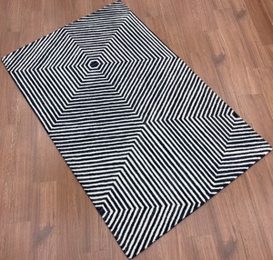 พรมลายเรขาคณิตสีดำขาวทันสมัย ทำมือ ซักได้ เป็นมิตรกับสิ่งแวดล้อม กันลื่น ดีไซน์หรูหรา สำหรับตกแต่งห้องนั่งเล่น ห้องนอน บ้าน และใช้สำหรับละหมาด - Product Image 1