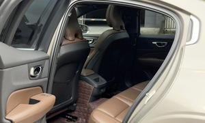 Voiture d'occasion 2022 Volvo S60 B4 Berline de luxe d'occasion Conduite à gauche Automatique Robuste Économique Design scandinave de haute technologie - Product Image 6