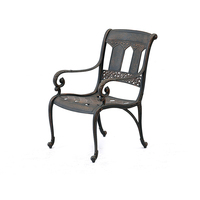 Ensemble de table et de chaises de salle à manger d'extérieur classiques, durables et traditionnelles en aluminium moulé pour l'utilisation dans le jardin ou sur la terrasse