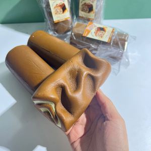 ของเล่นบีบช็อกโกแลตเนื้อนุ่มพิเศษ รูปทรงโรลสวิส บีบแล้วคืนตัวช้า บรรเทาความเครียด ของเล่นบีบสำหรับเด็กและผู้ใหญ่ ของขวัญคลายเครียด - Product Image 3